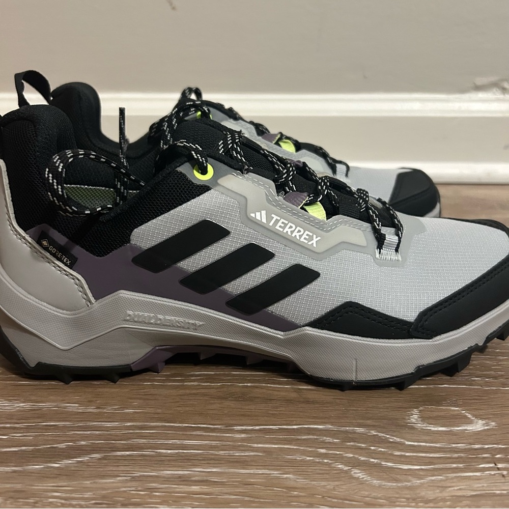adidas Women's Terrex AX4 Gore-Tex Sneaker, Wonder Silver/Core Black/Grey, 8 - Picture 6 of 11